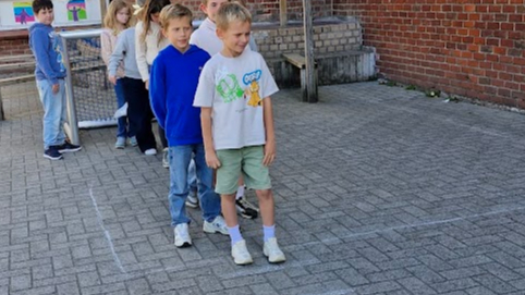 Wero: Met schoenen en wieltjes: veilig leren oversteken
