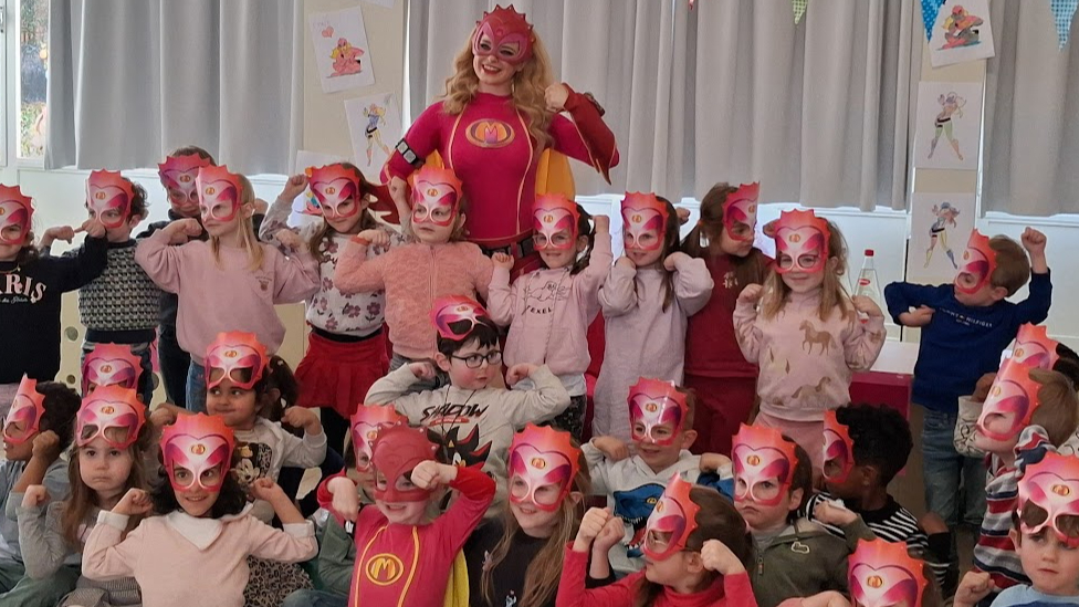 Mega Mindy op bezoek!