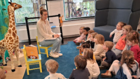 Bezoekje aan de bib (jeugdboekenmaand)